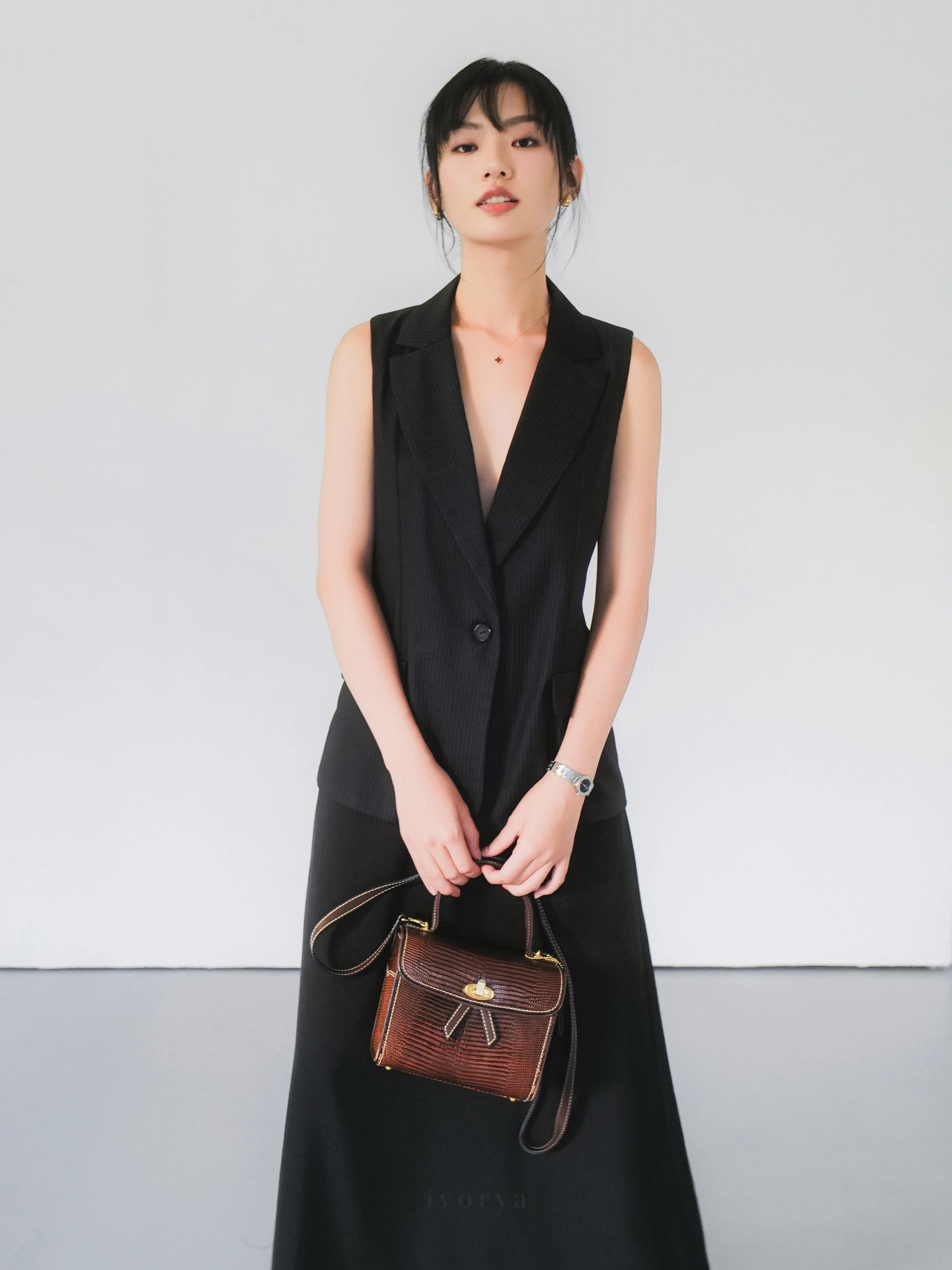 Blazer màu đen không tay - YB9997