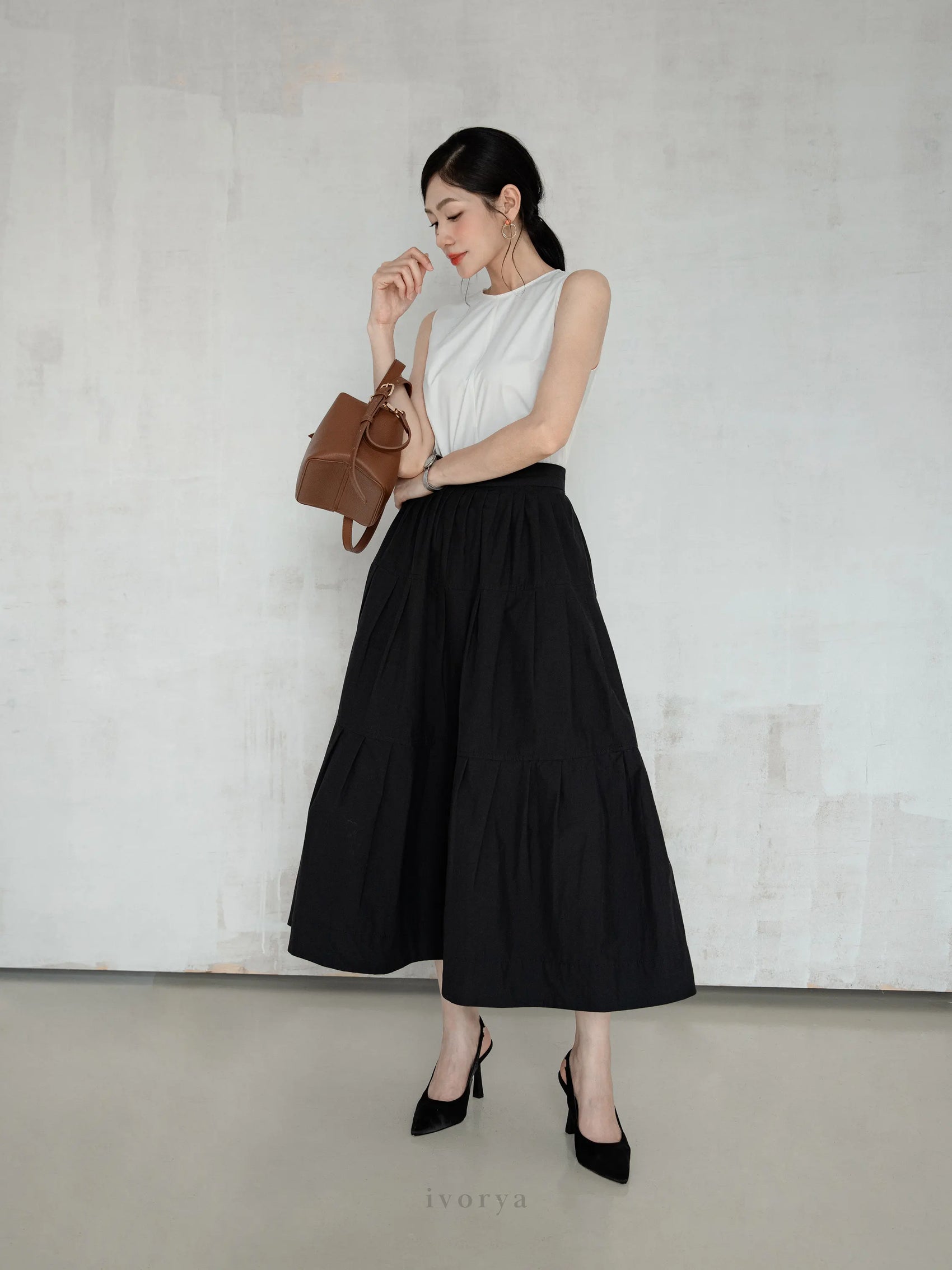 Chân váy midi xòe màu đen - SK9821
