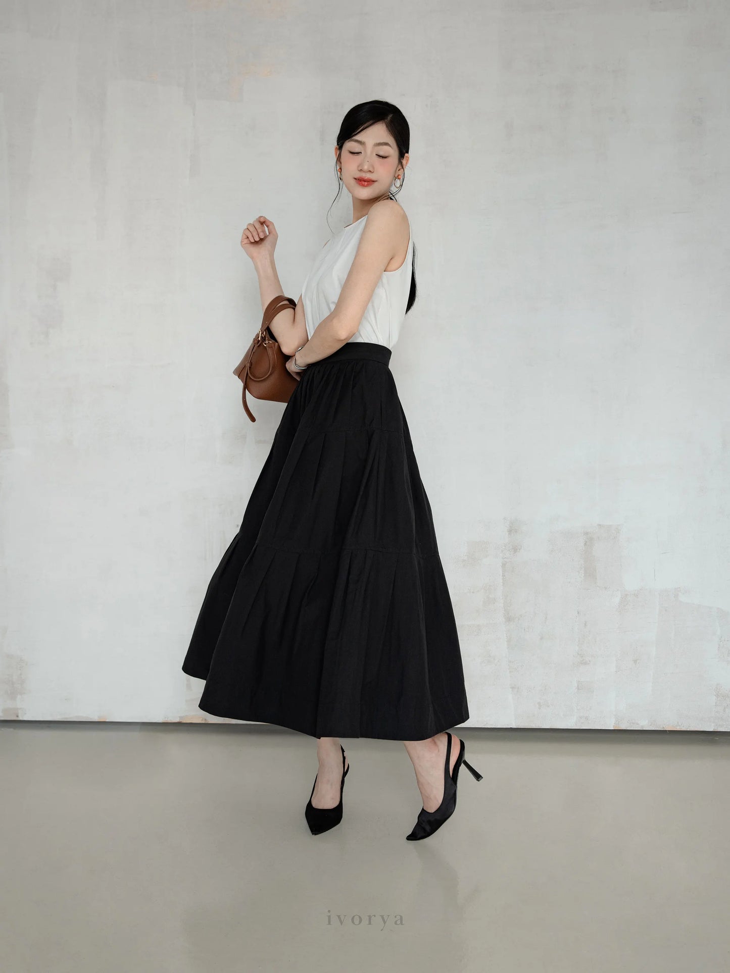 Chân váy midi xòe màu đen - SK9821