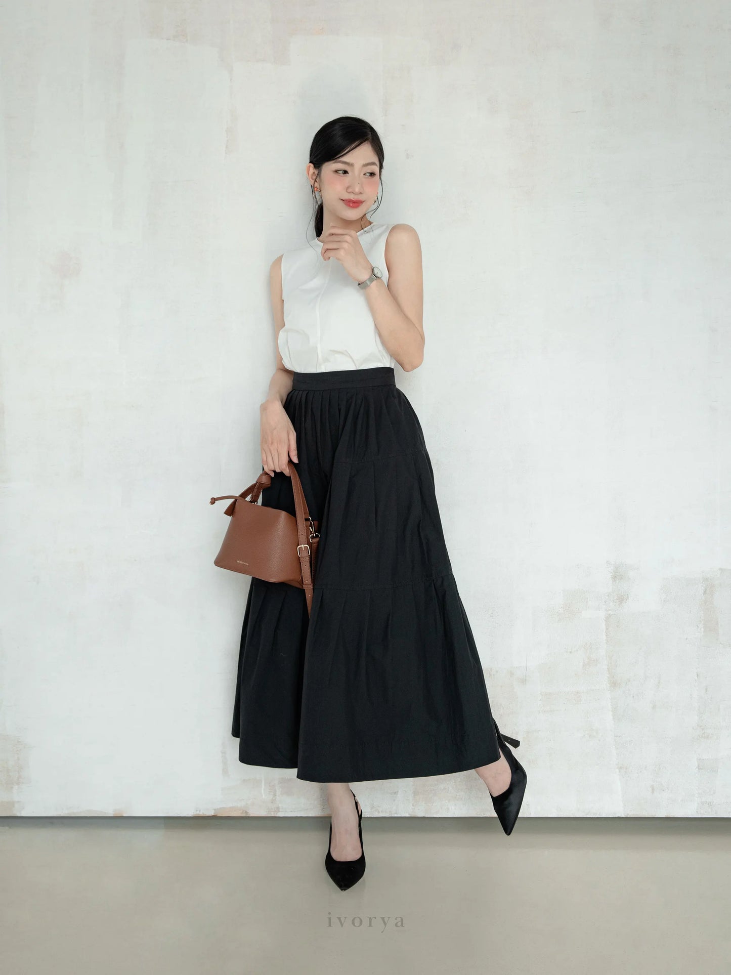 Chân váy midi xòe màu đen - SK9821