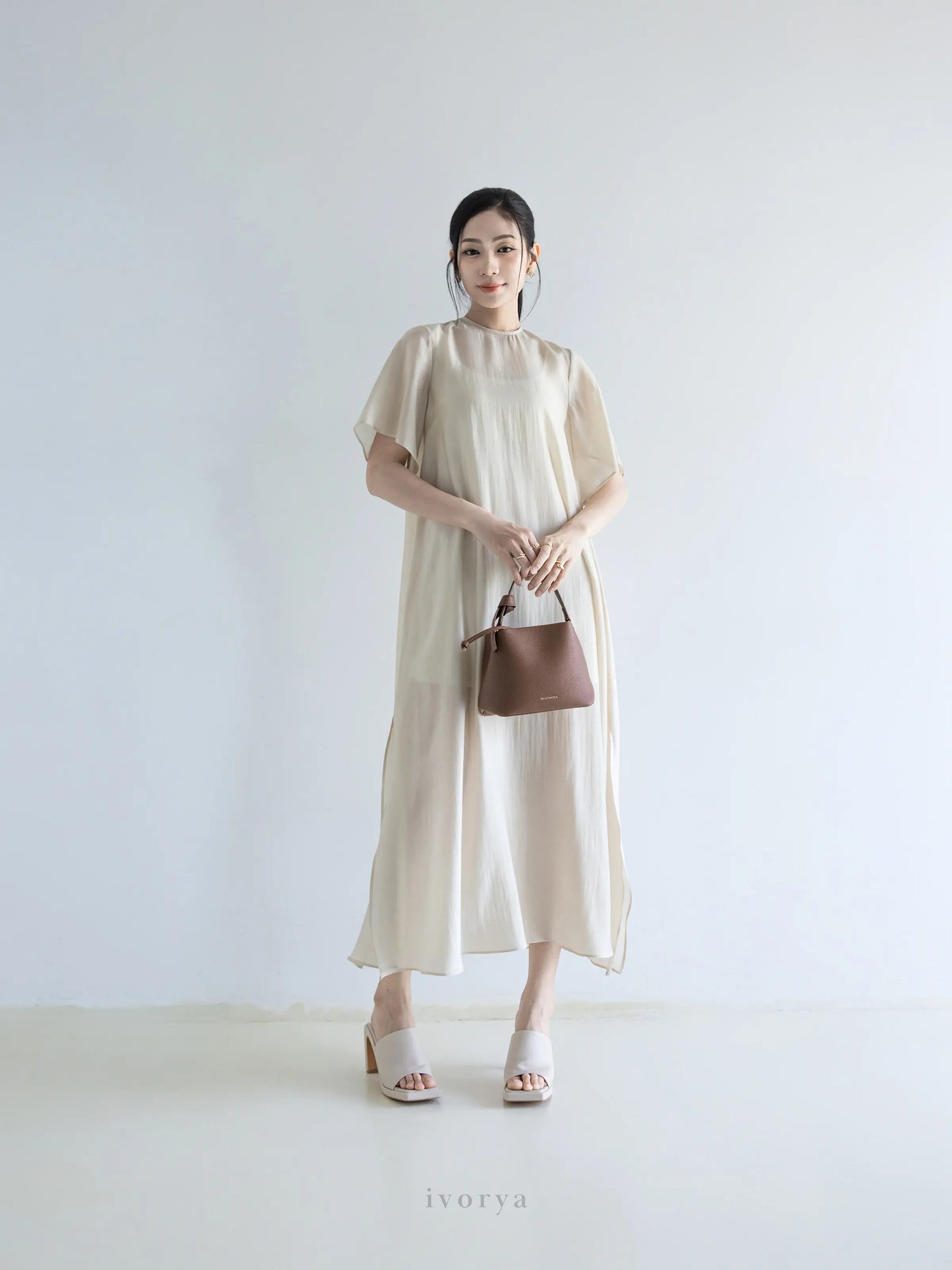 Đầm nữ form rộng màu be xẻ tà bên sườn, kèm dây đai rời - YD9922