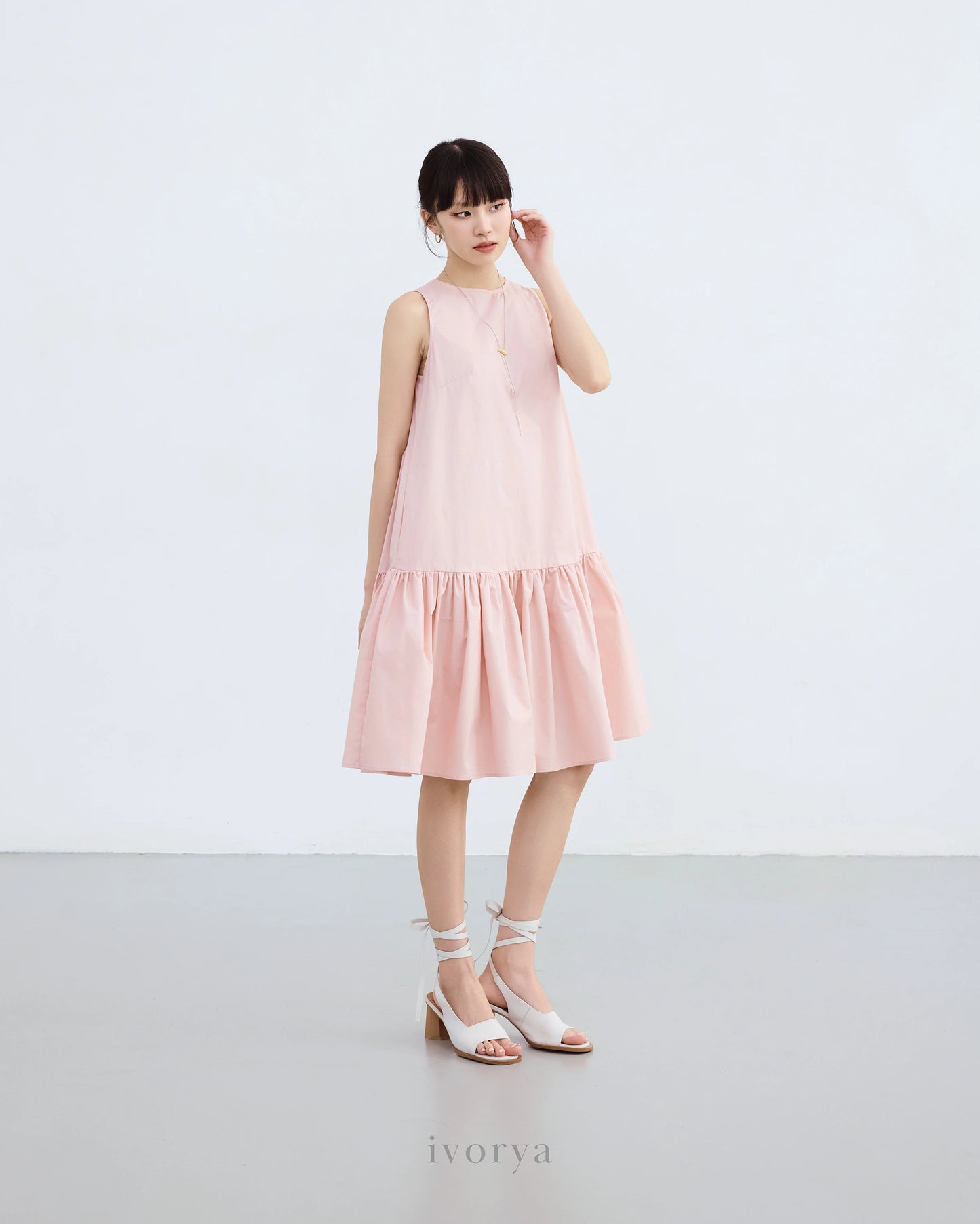 Đầm nữ form rộng cổ tròn không tay và bèo lai nhún nhẹ - YD9830B