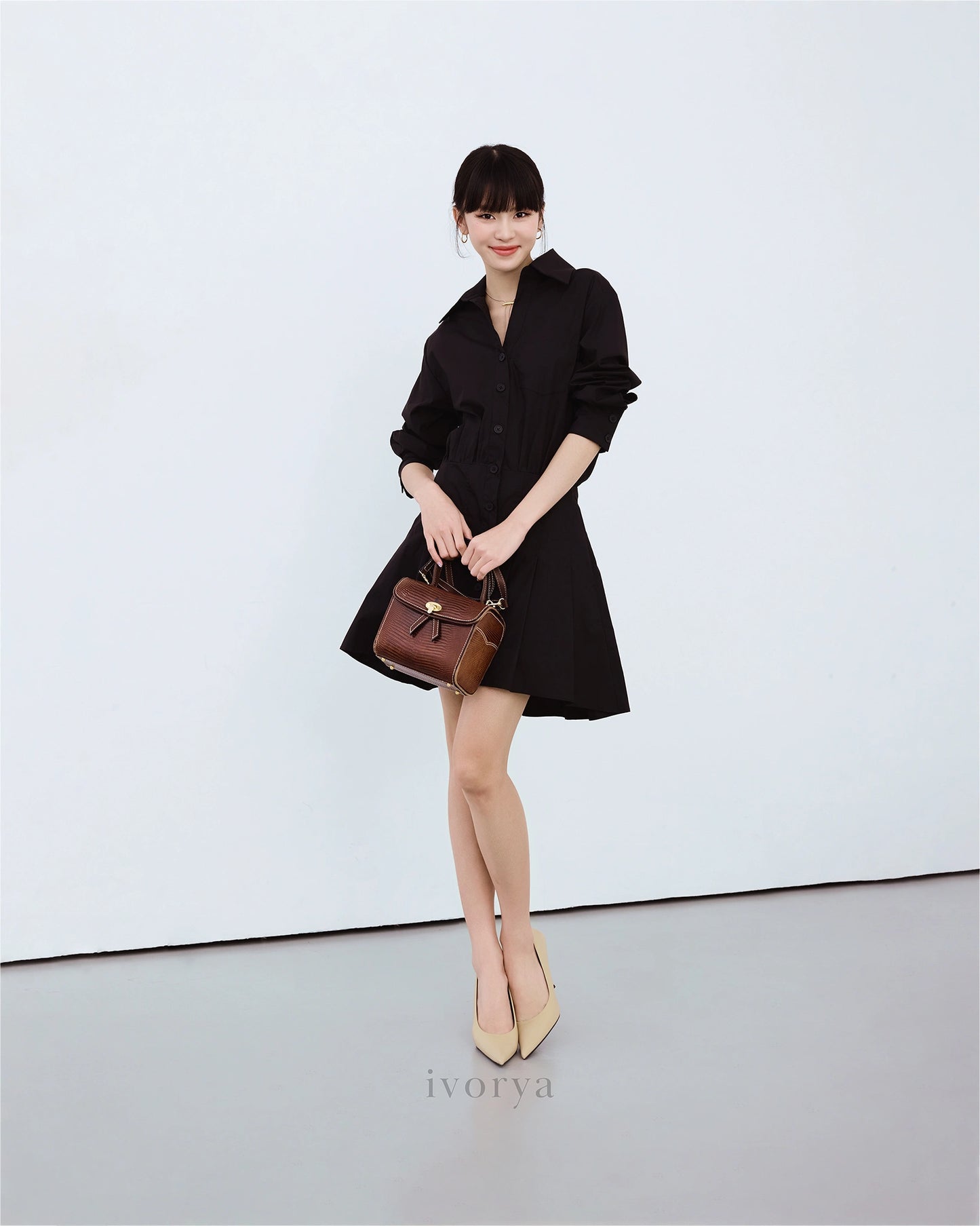 Đầm sơ mi xếp ly ngắn trên gối màu đen tay dài - YD9862
